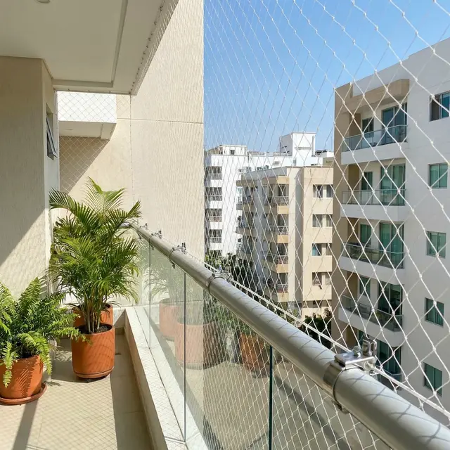 Malla de seguridad instalada en balcón de apartamento en Barranquilla